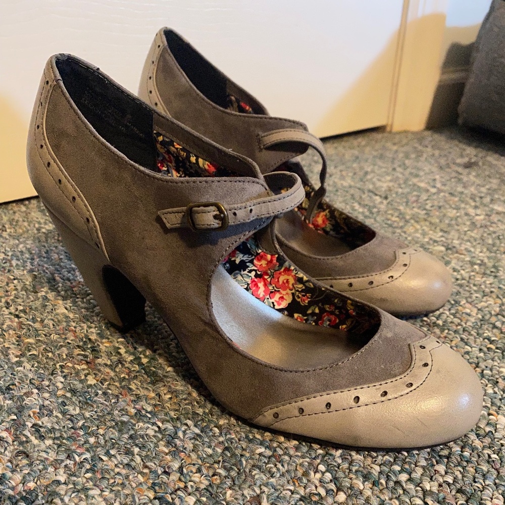 Grey Heels Vintage Style Size 10